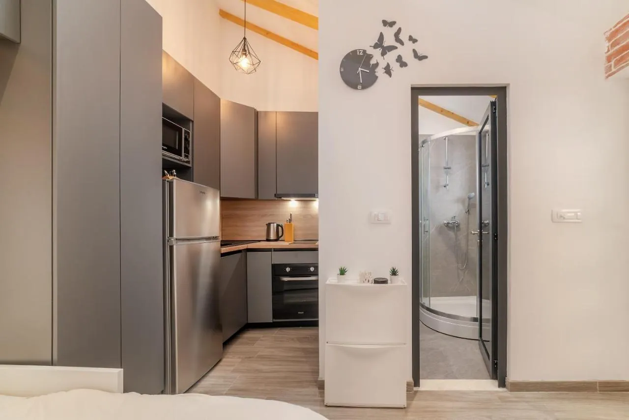 Modesty Apartment Split