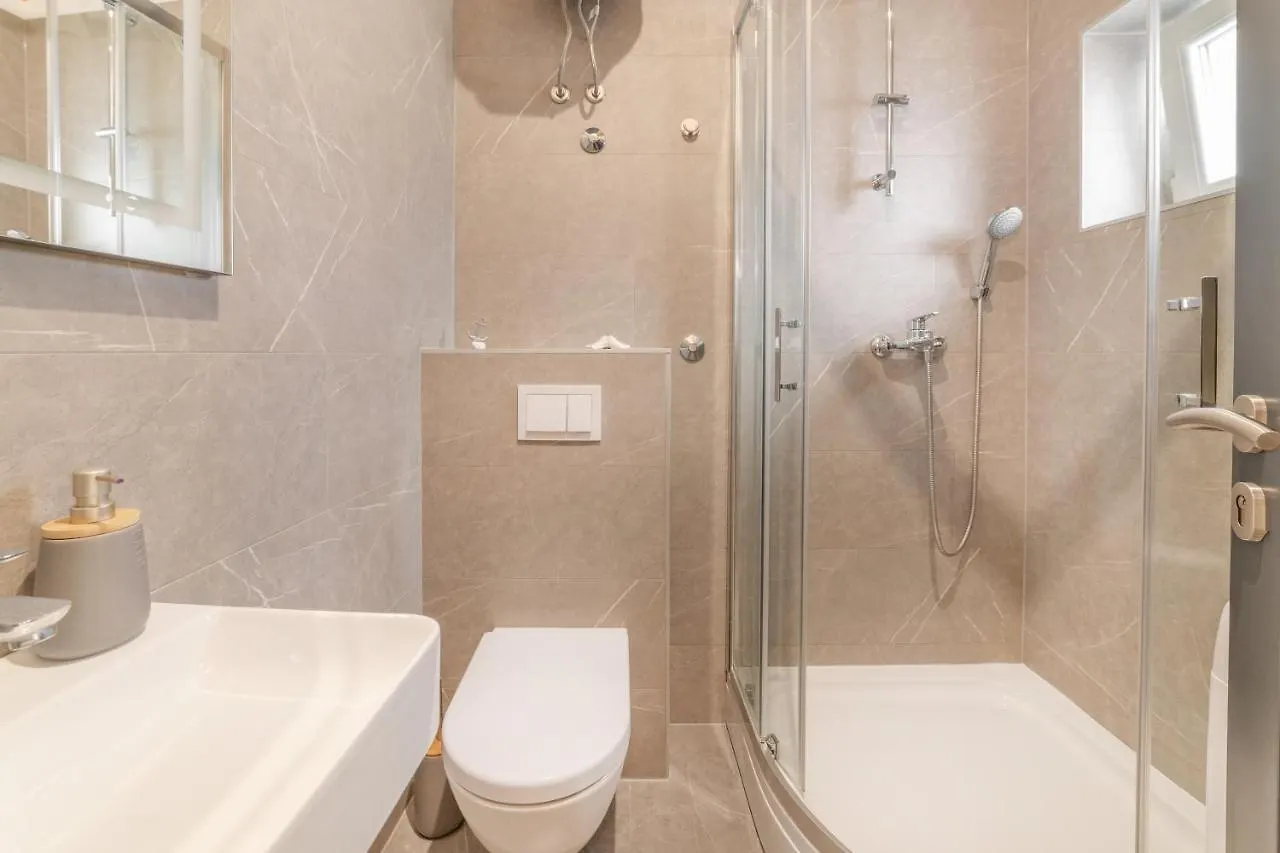 Modesty Apartment Split